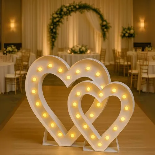 Beleuchtete Herzen_Hochzeit_Indoor