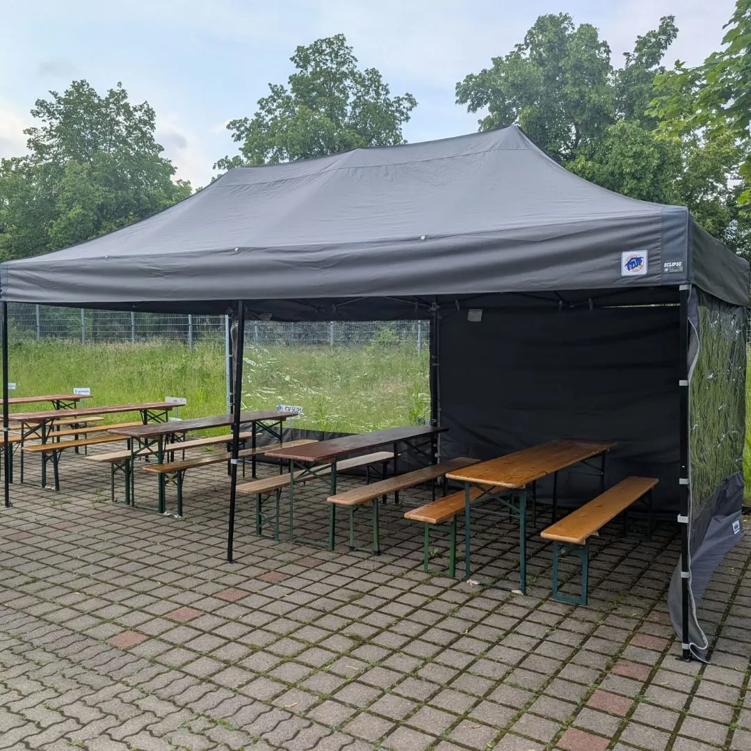 Faltpavillon und Bierzeltgarnitur mieten Firmenfeier in Hannover